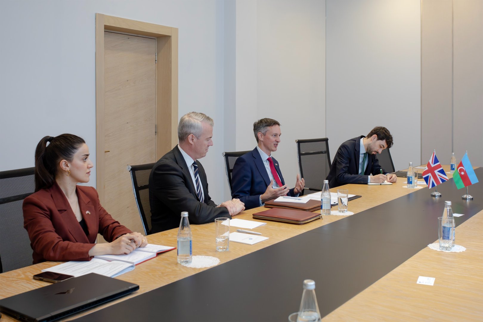 Azerbaijan and UK review strategic energy collaboration (PHOTO)