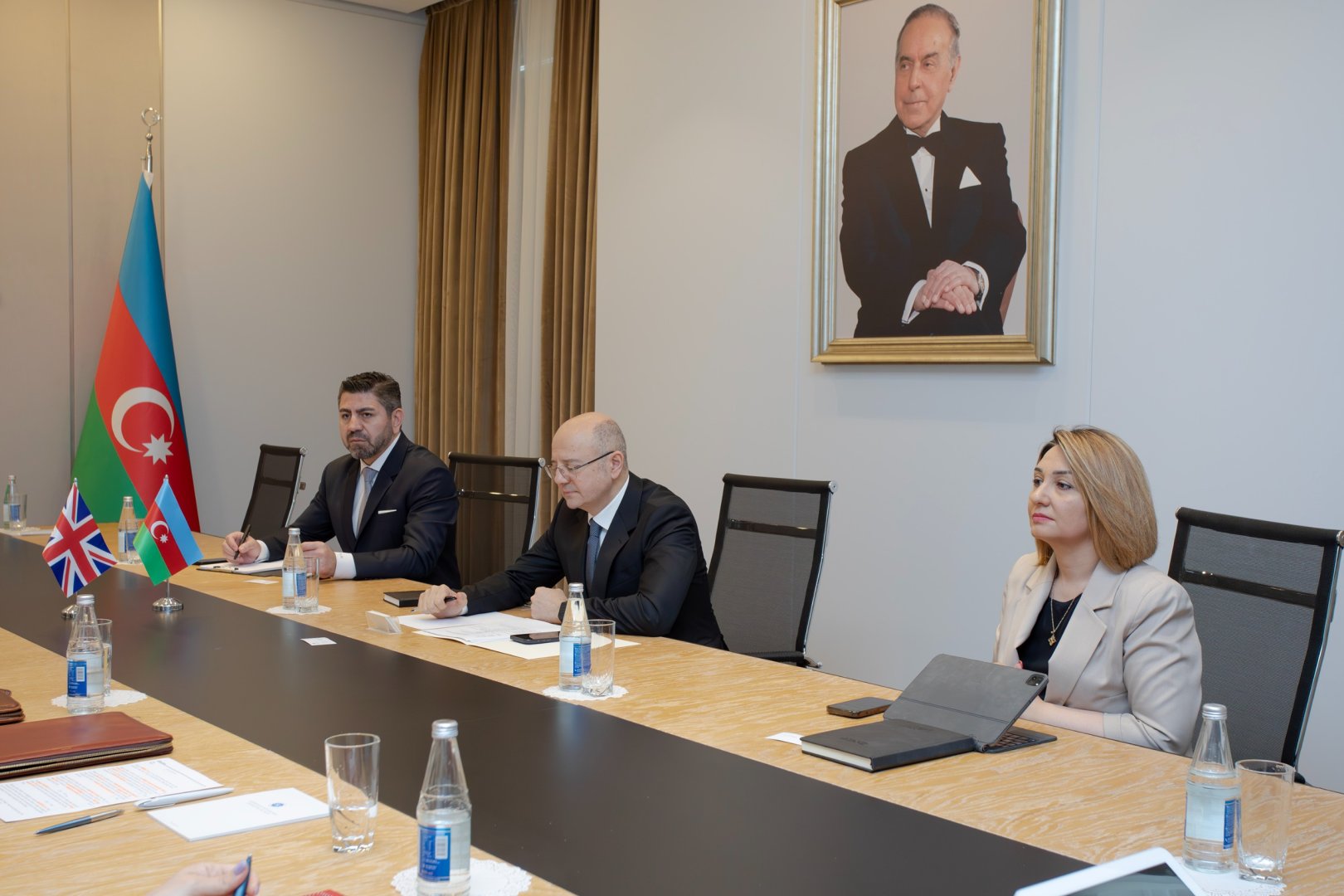 Azerbaijan and UK review strategic energy collaboration (PHOTO)