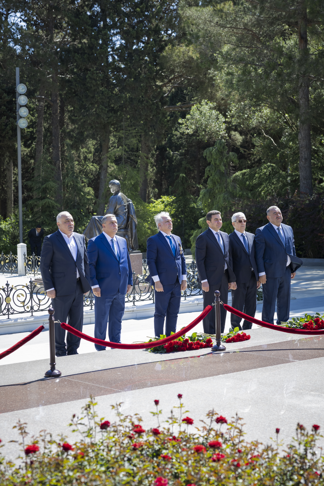 AZAL team and civil aviation representatives visit Alley of Honors (PHOTO)