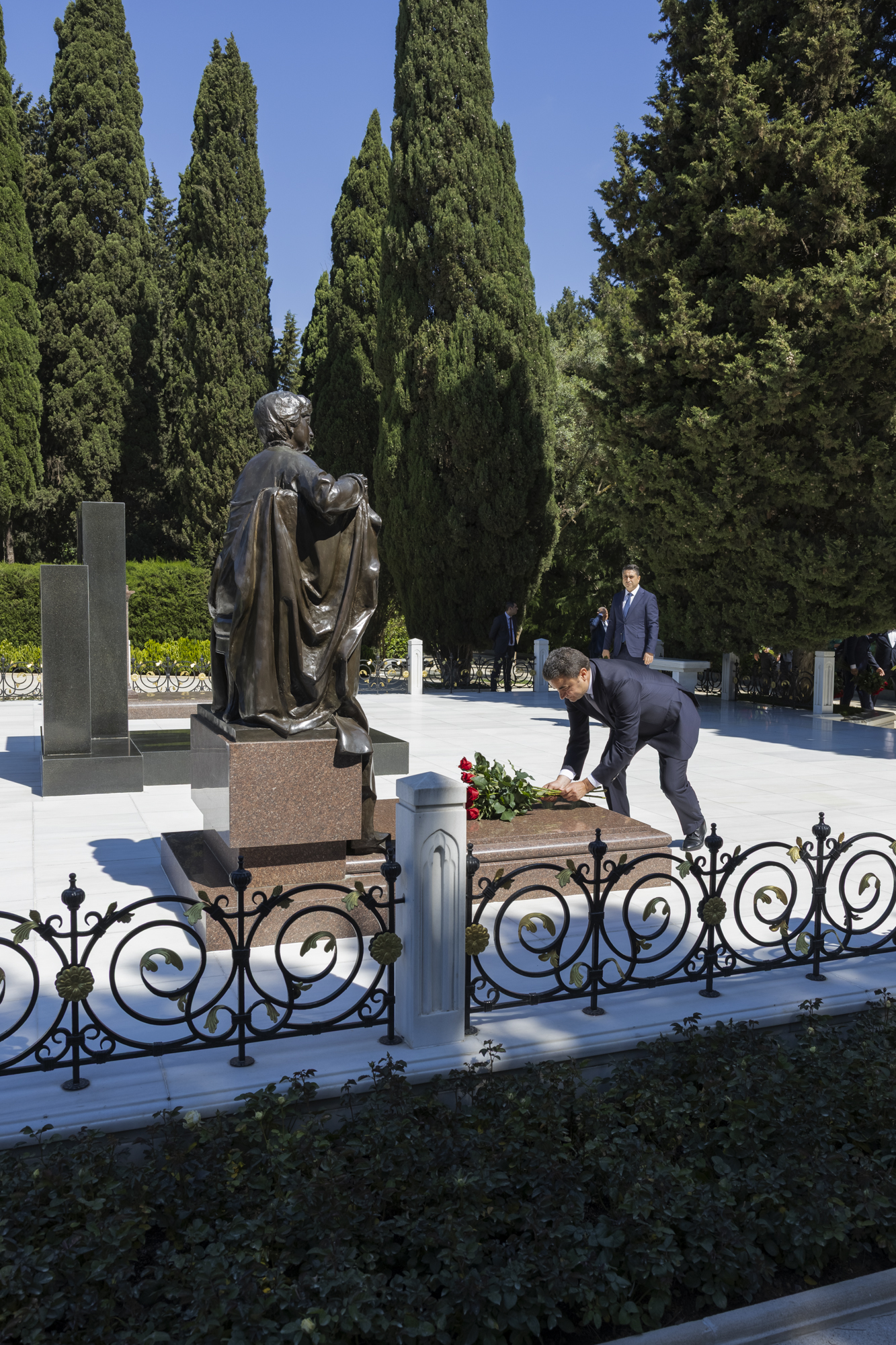 AZAL team and civil aviation representatives visit Alley of Honors (PHOTO)