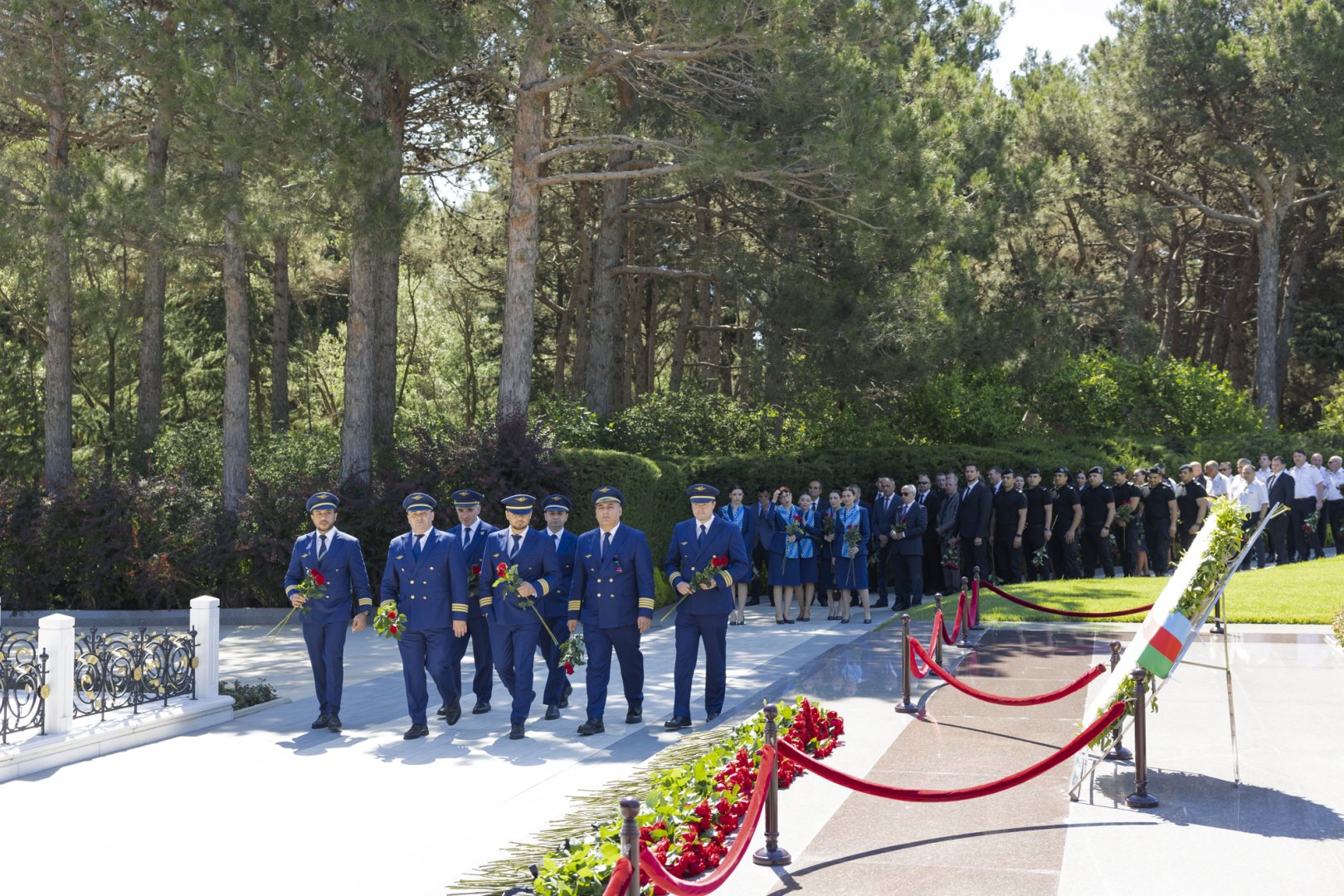 AZAL team and civil aviation representatives visit Alley of Honors (PHOTO)