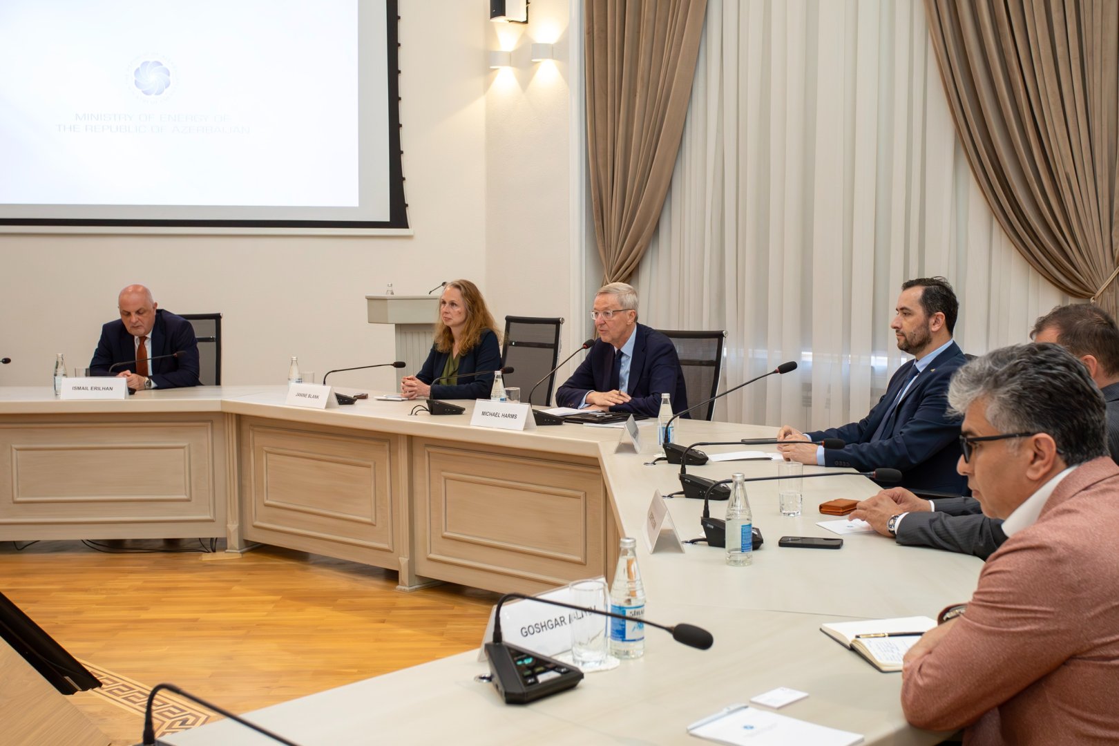 Azerbaijan and Germany explore current status of energy cooperation (PHOTO)