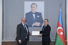 Azerbaijani FM receives credentials of newly appointed UK ambassador (PHOTO)