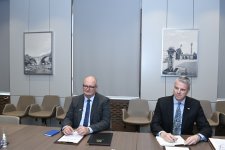 Azerbaijani FM receives credentials of newly appointed UK ambassador (PHOTO)