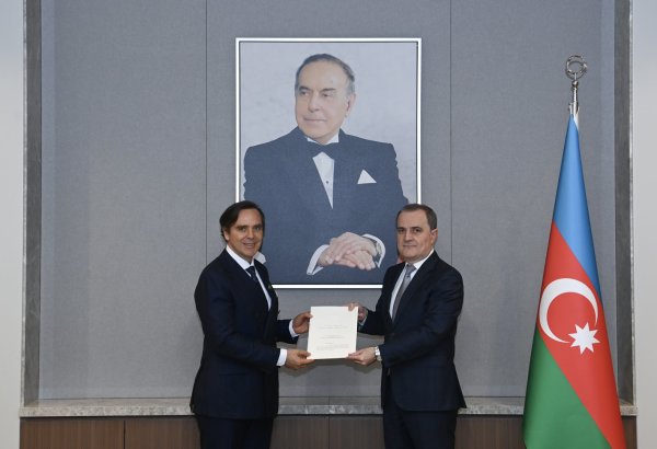 New Brazilian ambassador issues copy of credentials to Azerbaijani FM (PHOTO)