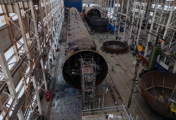 Kazakh company сompletes key production stage for polyethylene plant column