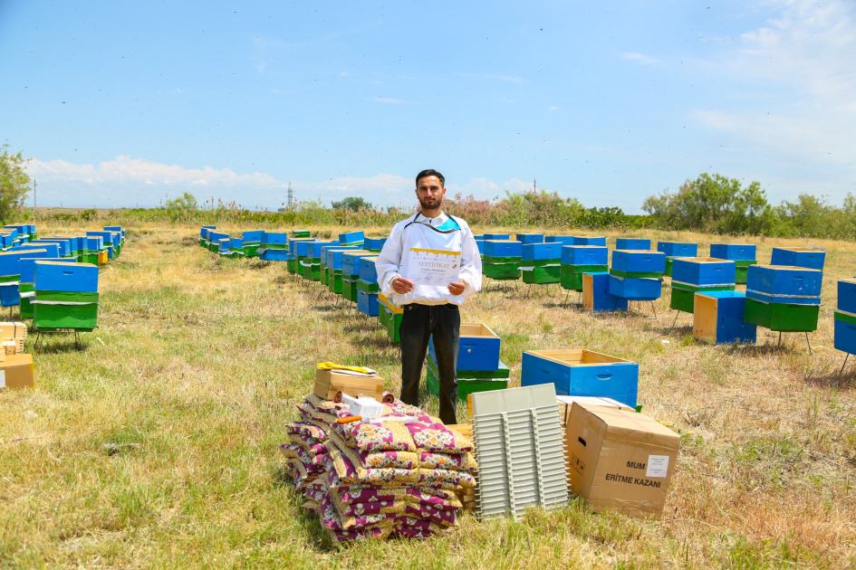 Initiated by Leyla Aliyeva, “Young beekeeper” project successfully implemented in Yevlakh district (PHOTO)