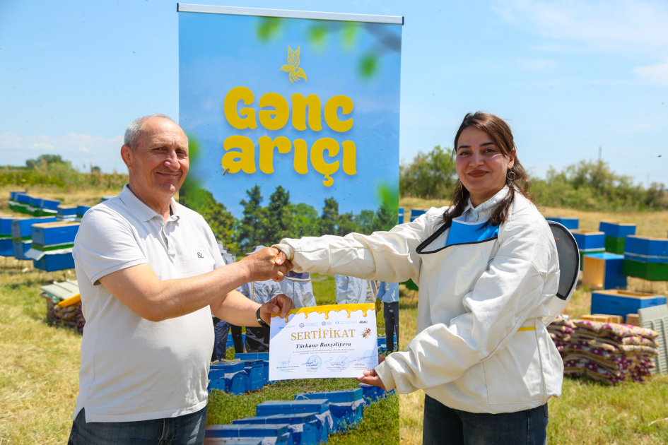 Initiated by Leyla Aliyeva, “Young beekeeper” project successfully implemented in Yevlakh district (PHOTO)