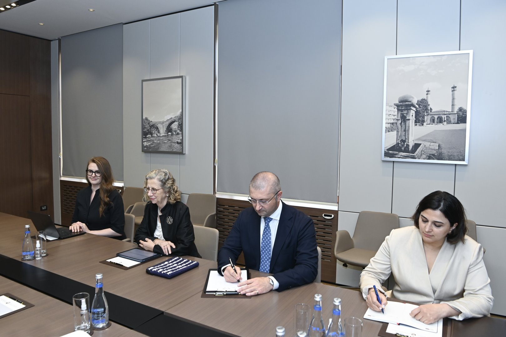 Azerbaijani FM meets with UNEP Executive Director Inger Andersen (PHOTO)