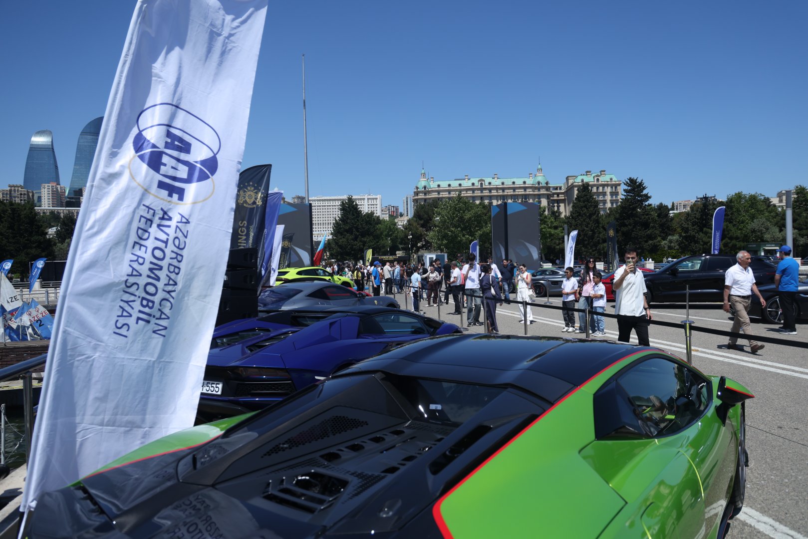 Baku boulevard hosts festival of classic and supercars (PHOTO)