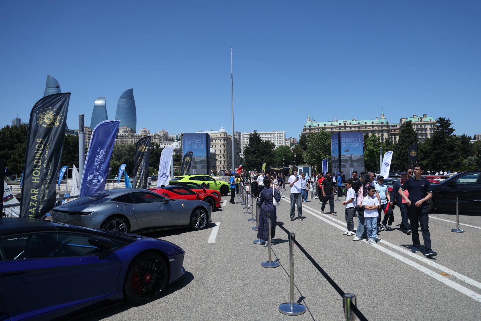 Baku boulevard hosts festival of classic and supercars (PHOTO)