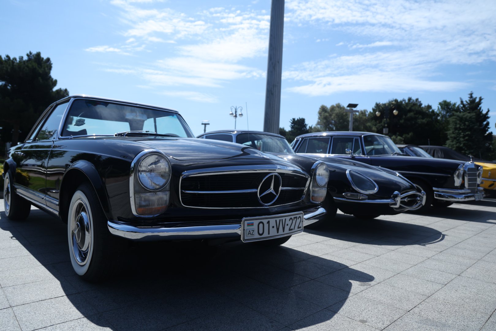 Baku boulevard hosts festival of classic and supercars (PHOTO)