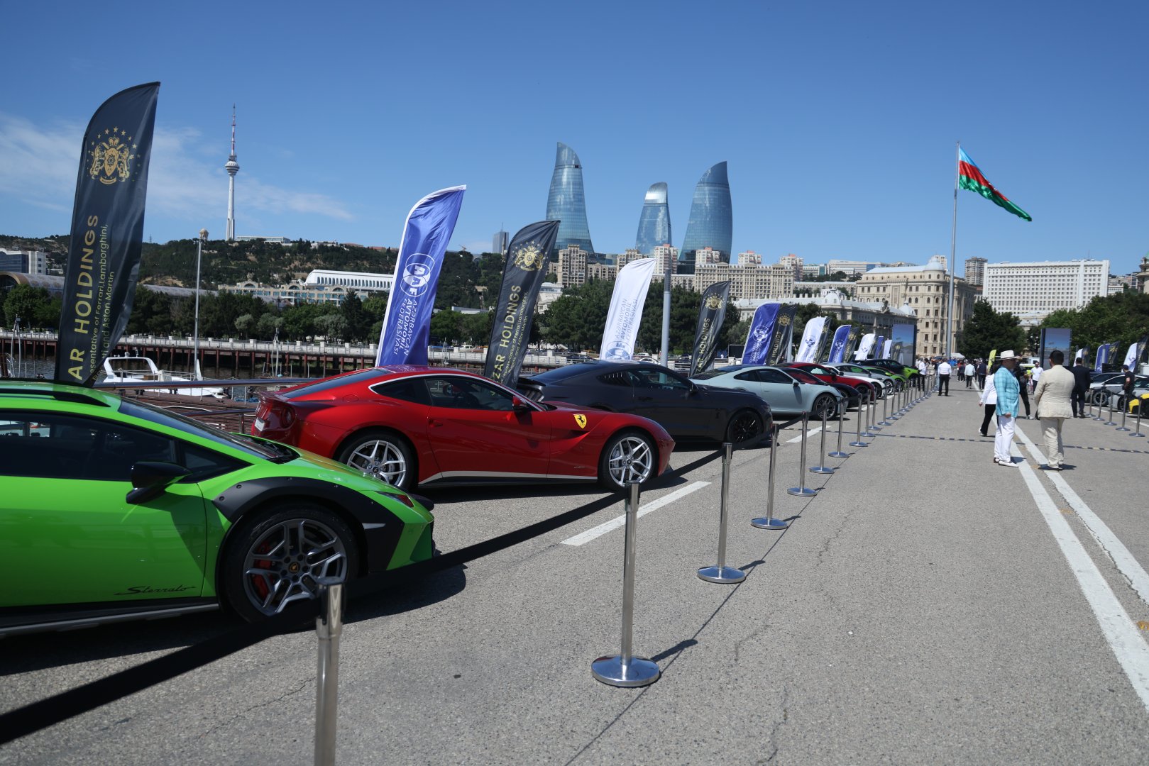 Baku boulevard hosts festival of classic and supercars (PHOTO)