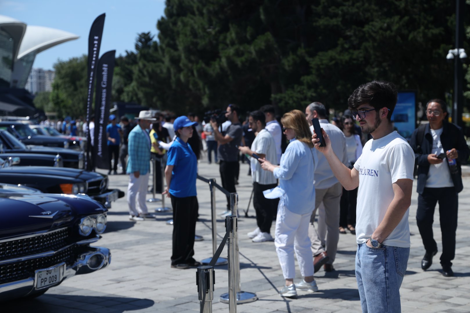 Baku boulevard hosts festival of classic and supercars (PHOTO)