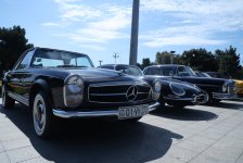 Baku boulevard hosts festival of classic and supercars (PHOTO)
