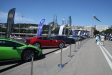 Baku boulevard hosts festival of classic and supercars (PHOTO)