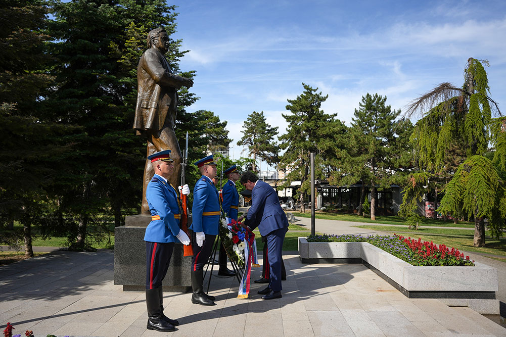 Azerbaijani Defense Minister pays official visit to Serbia (PHOTO)