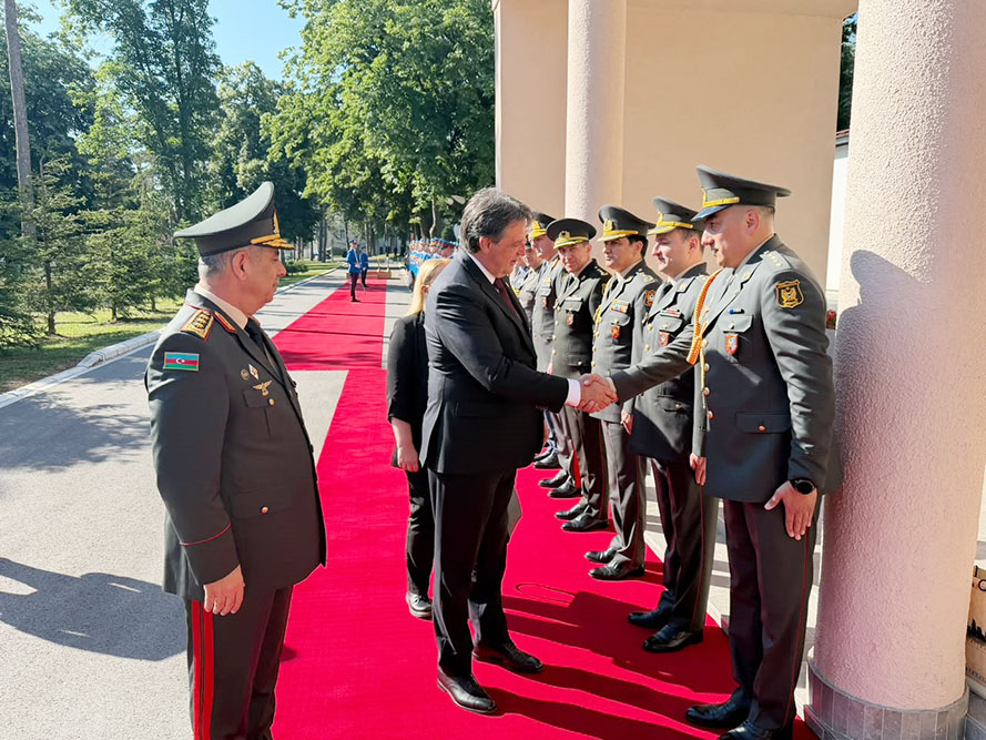 Azerbaijani Defense Minister pays official visit to Serbia (PHOTO)