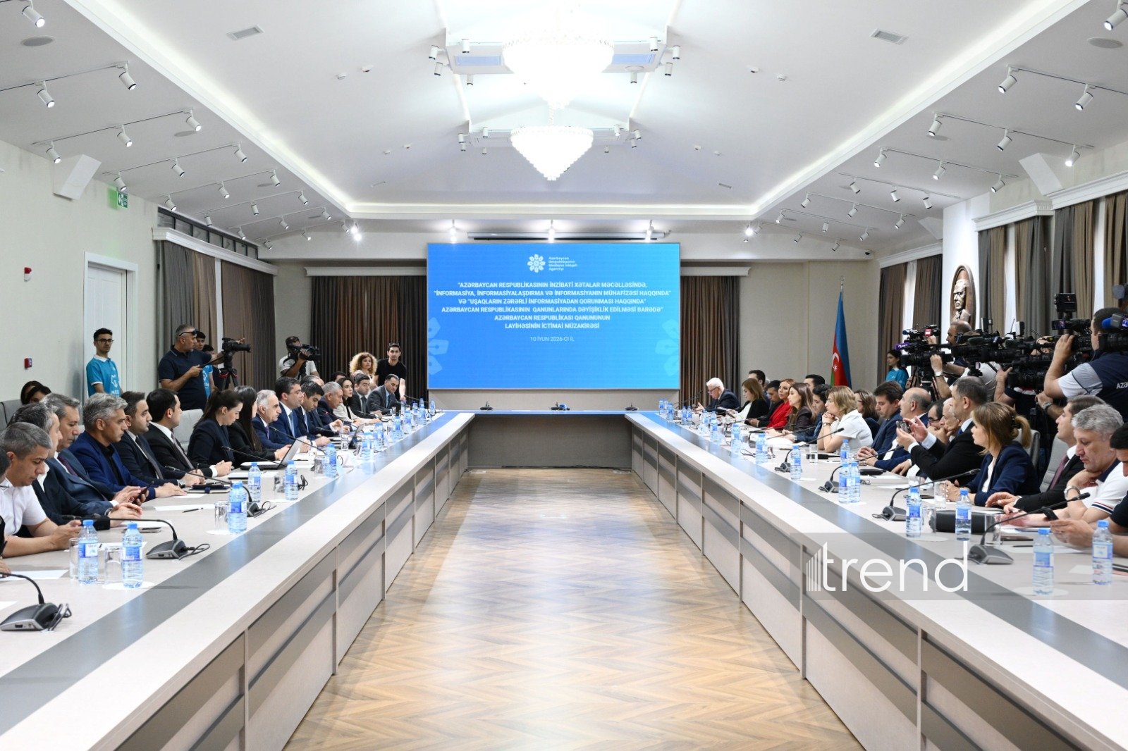 Azerbaijani MEDIA organizes public discussion of new draft law (PHOTO)