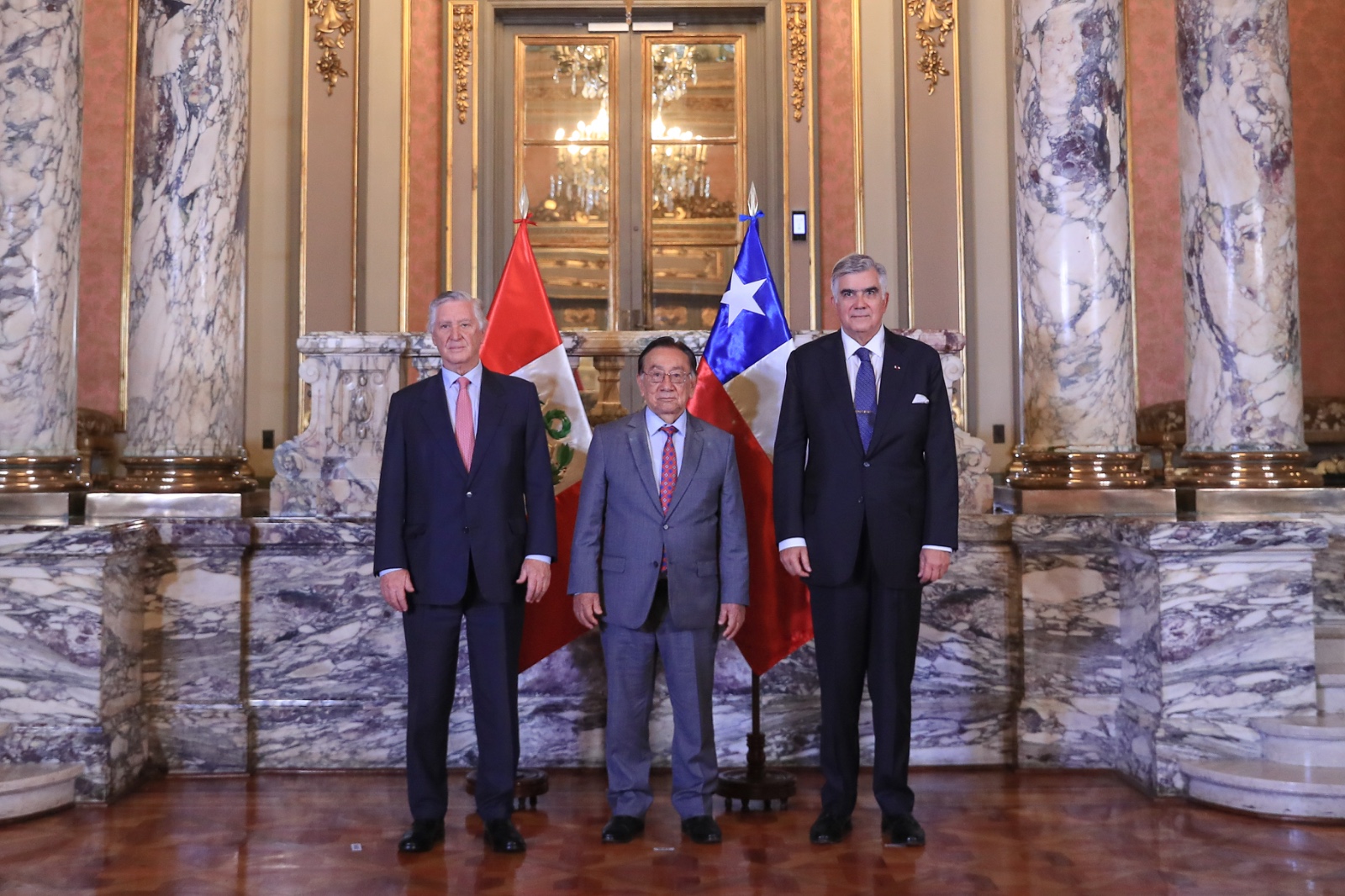 Azerbaijani ambassador presents credentials to President of Peru (PHOTO/VIDEO)