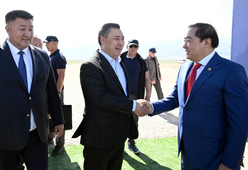 Kyrgyz president attends commissioning of 1st phase of ROX Issyk-Kul solar power plant