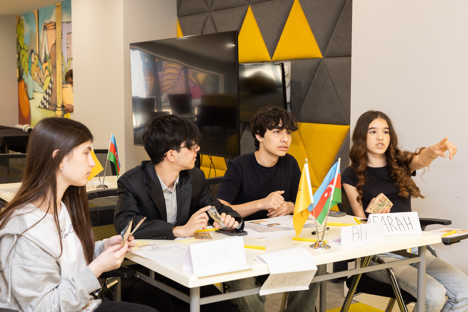 LANDAU School students participated in the internship program at Yelo Bank (PHOTO)