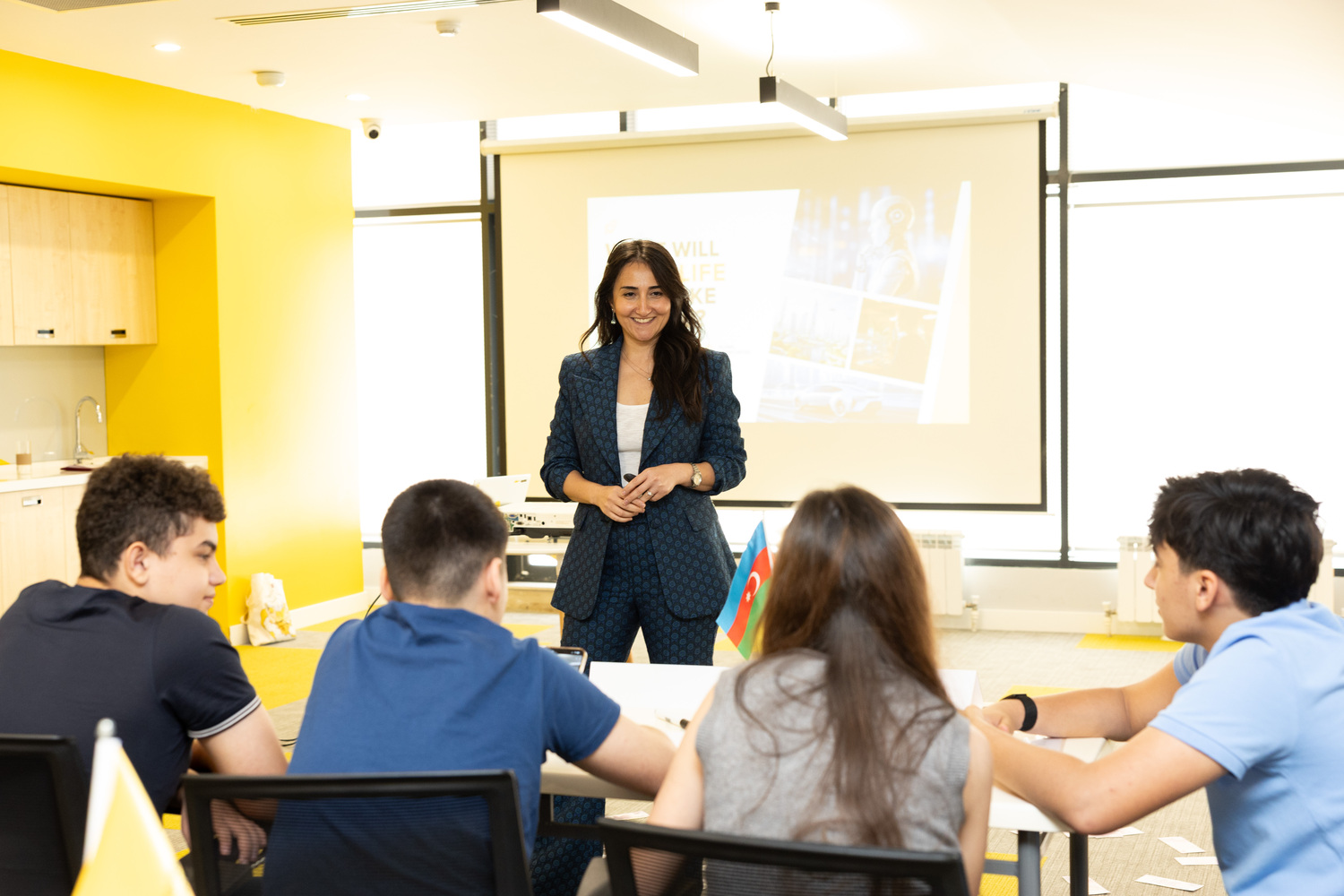 LANDAU School students participated in the internship program at Yelo Bank (PHOTO)