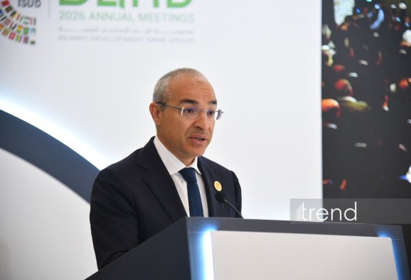 Azerbaijan highlights strategic priority in cooperation with IsDB