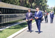 U.S. Congress delegation visits Alley of Martyrs in Baku (PHOTO)
