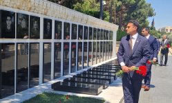 U.S. Congress delegation visits Alley of Martyrs in Baku (PHOTO)
