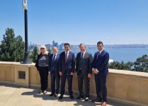 U.S. Congress delegation visits Alley of Martyrs in Baku (PHOTO)