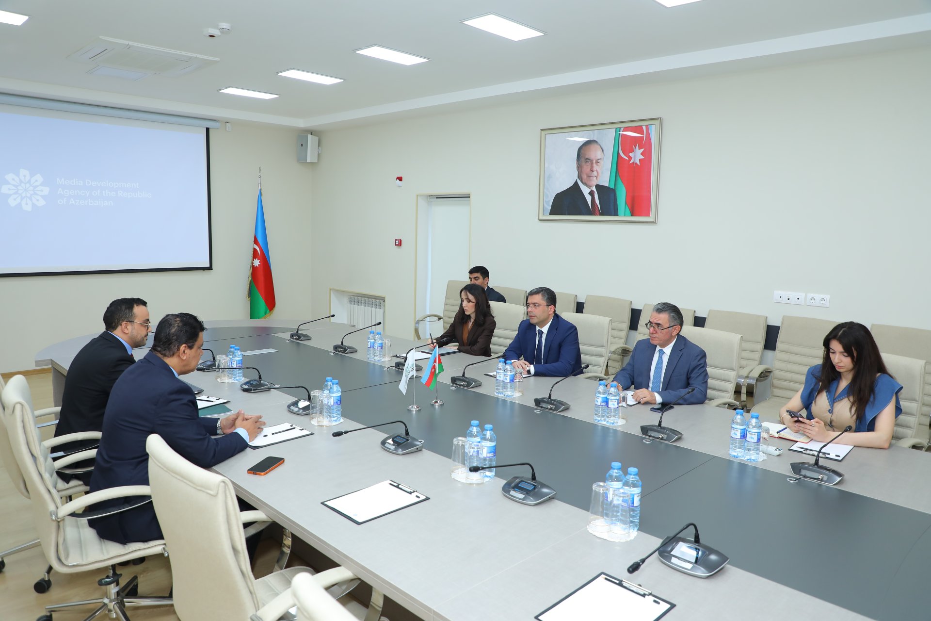 Azerbaijan's MEDIA and Union of OIC News Agencies discuss cooperation (PHOTO)
