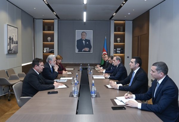 Azerbaijan, Romania parley regional security issues (PHOTO)