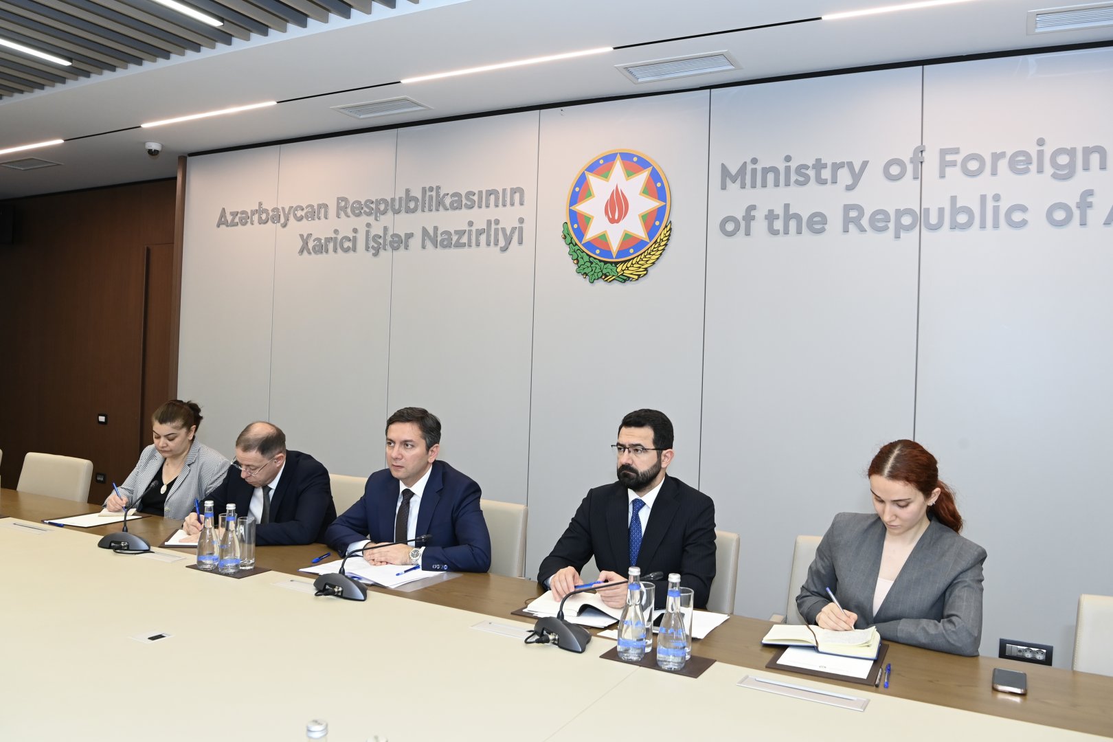 Azerbaijan's deputy FM holds meeting with IGAD executive secretary (PHOTO)