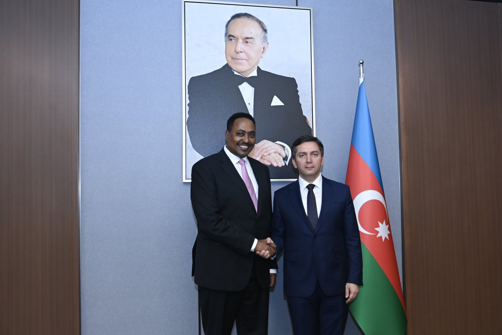 Azerbaijan's deputy FM holds meeting with IGAD executive secretary (PHOTO)