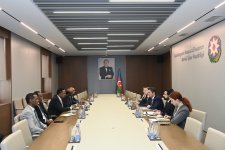 Azerbaijan's deputy FM holds meeting with IGAD executive secretary (PHOTO)