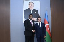 Azerbaijan's deputy FM holds meeting with IGAD executive secretary (PHOTO)