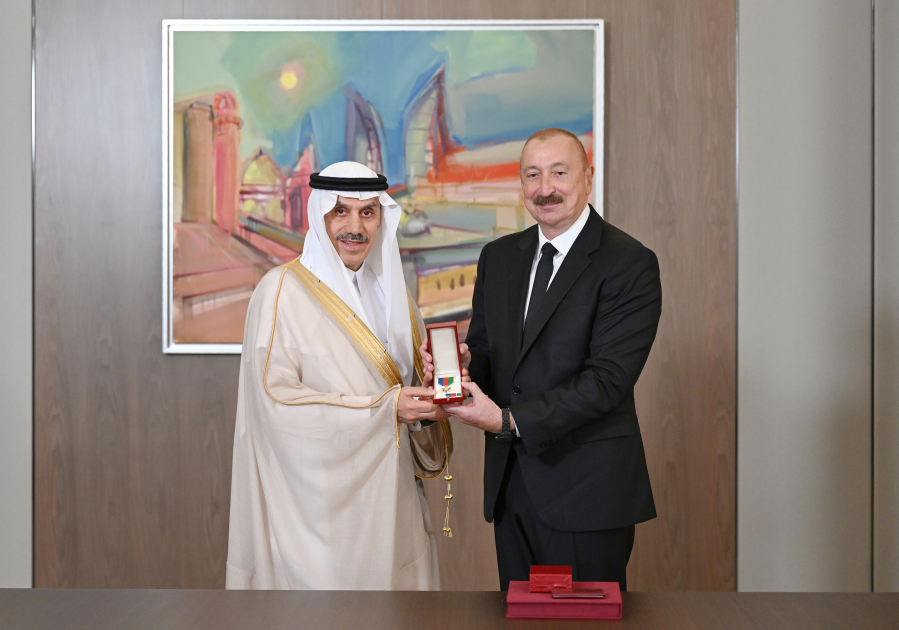 President Ilham Aliyev receives delegation of heads of member institutions of Arab Coordination Group (PHOTO)