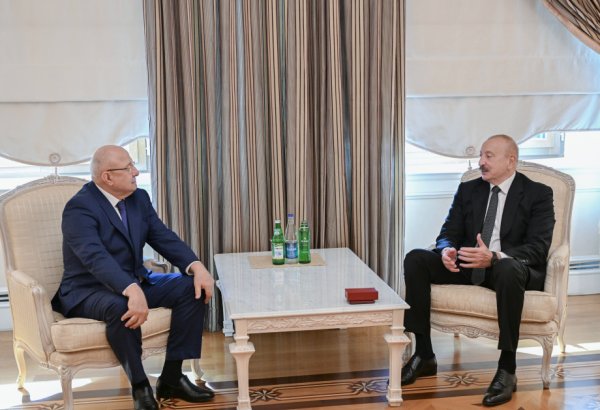 President Ilham Aliyev presents "Dostlug" Order to prominent Dagestani public and political figure Kurban Kurbanov (PHOTO)