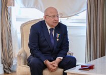President Ilham Aliyev presents "Dostlug" Order to famous public and political figure of Dagestan Gurban Gurbanov (PHOTO)
