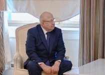 President Ilham Aliyev presents "Dostlug" Order to famous public and political figure of Dagestan Gurban Gurbanov (PHOTO)