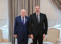 President Ilham Aliyev presents "Dostlug" Order to famous public and political figure of Dagestan Gurban Gurbanov (PHOTO)