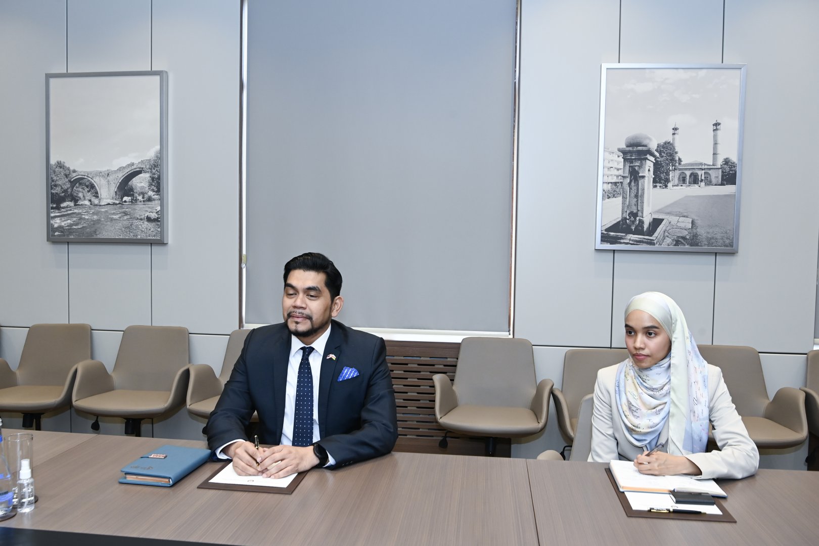 Azerbaijan's FM receives outgoing Malaysian ambassador (PHOTO)