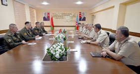 Azerbaijani and Belarusian MoD representatives hold working meeting (PHOTO)