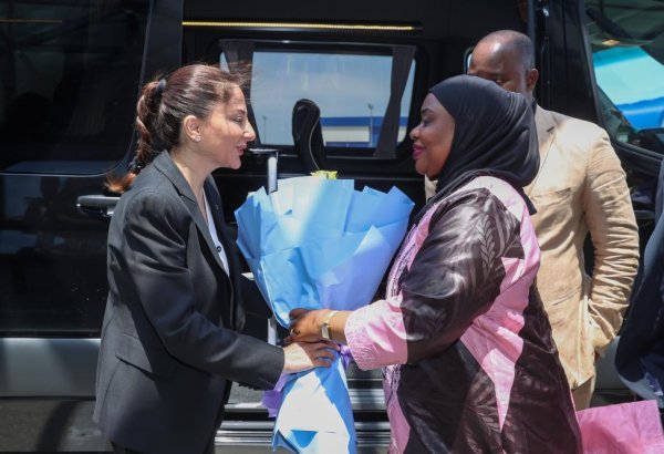 Speaker of Mozambican Parliament arrives in Azerbaijan (PHOTO)