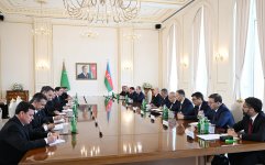 President Ilham Aliyev holds expanded meeting with President of Turkmenistan (PHOTO)