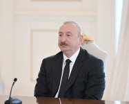 President Ilham Aliyev holds expanded meeting with President of Turkmenistan (PHOTO)