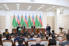 Azerbaijan and Turkmenistan exchange documents (PHOTO)