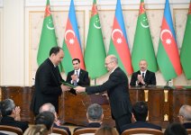 Azerbaijan and Turkmenistan exchange documents (PHOTO)