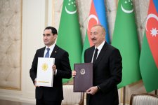 Azerbaijan and Turkmenistan exchange documents (PHOTO)